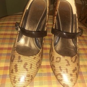 Sofft animal print heels 10 but fits like a 9.